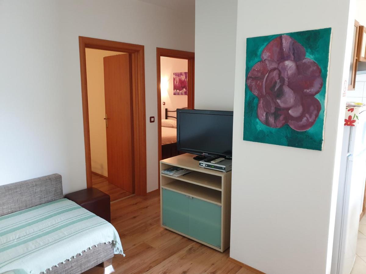 Apartments Adri, Parking In The Yard Rovinj Ngoại thất bức ảnh