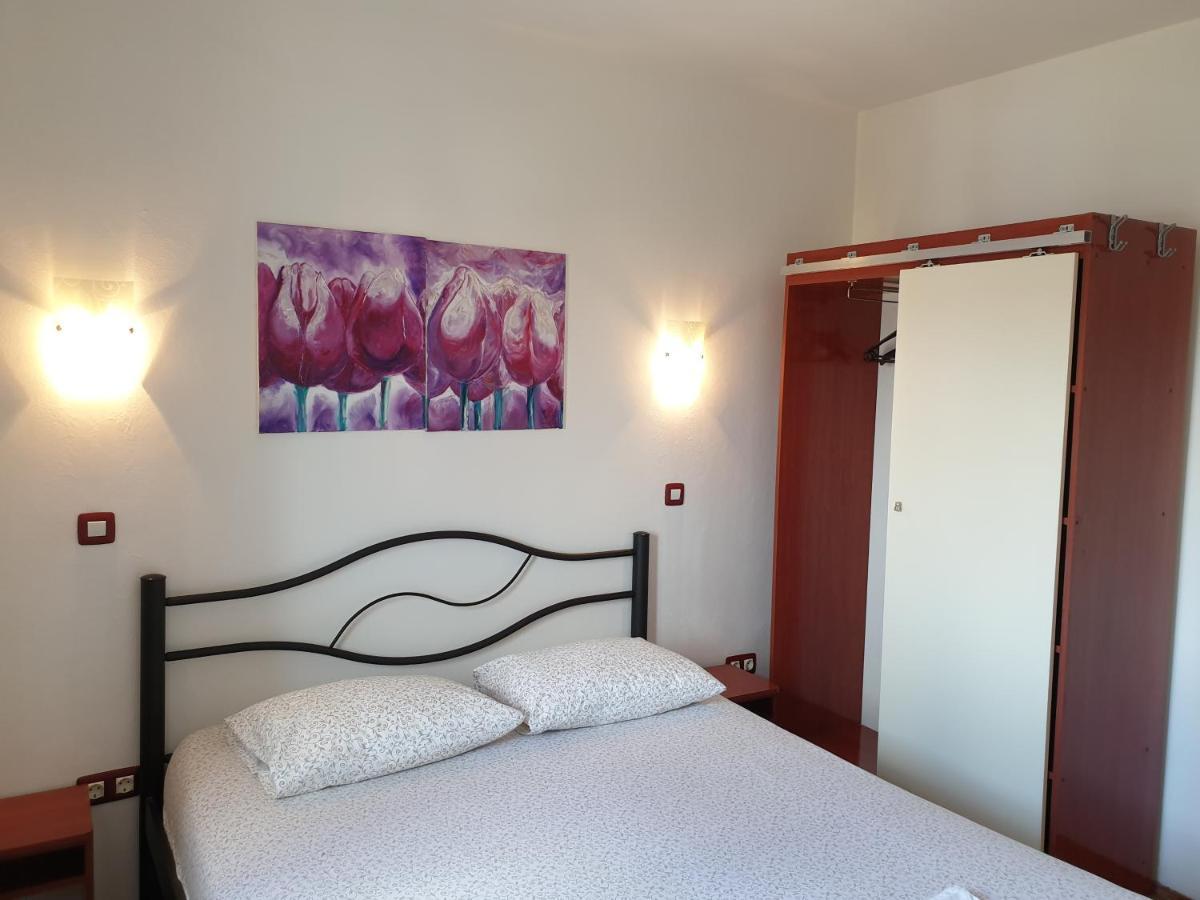 Apartments Adri, Parking In The Yard Rovinj Ngoại thất bức ảnh