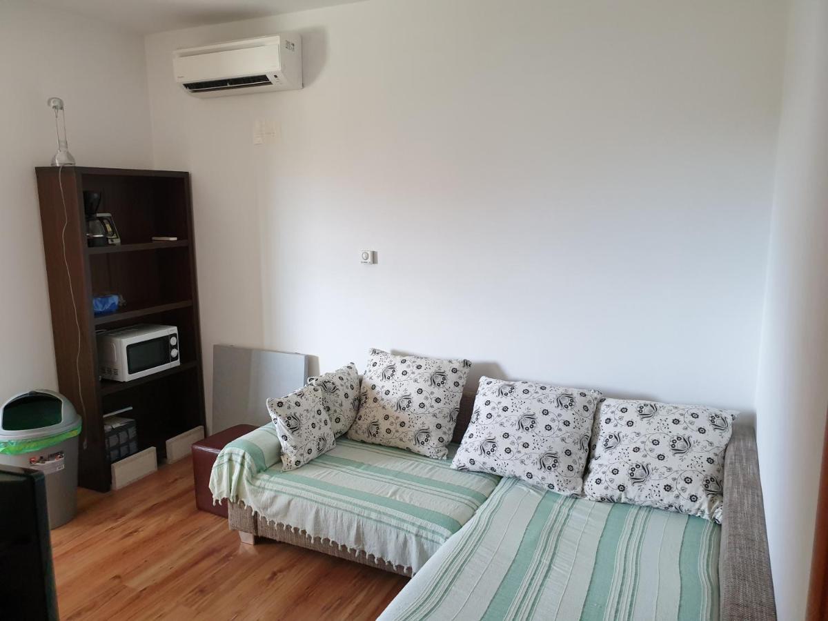 Apartments Adri, Parking In The Yard Rovinj Ngoại thất bức ảnh